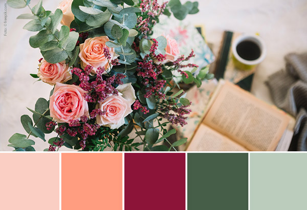 Schöner Rosenstrauß, darunter die vorkommenden Farben.