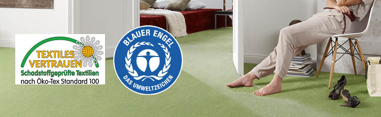 Grüner, weicher, nachhaltiger Teppichboden verlegt, als Wohnbeispiel.